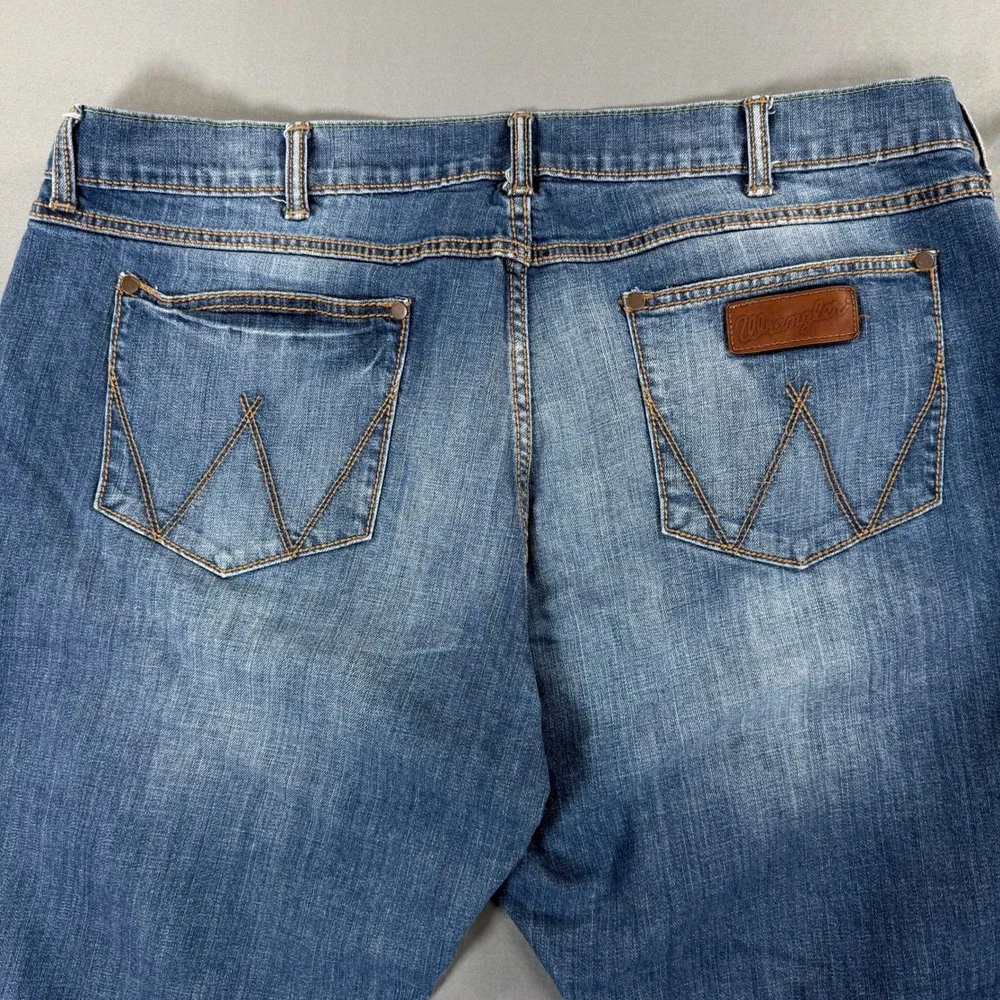 Wrangler Retro Slim Straight Jeans Mens 42x32 Blue Stretch Denim Medium Wash